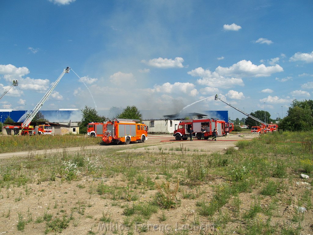 Feuer Koeln Ossendorf Butzweiler Hof neben IKEA P103.JPG